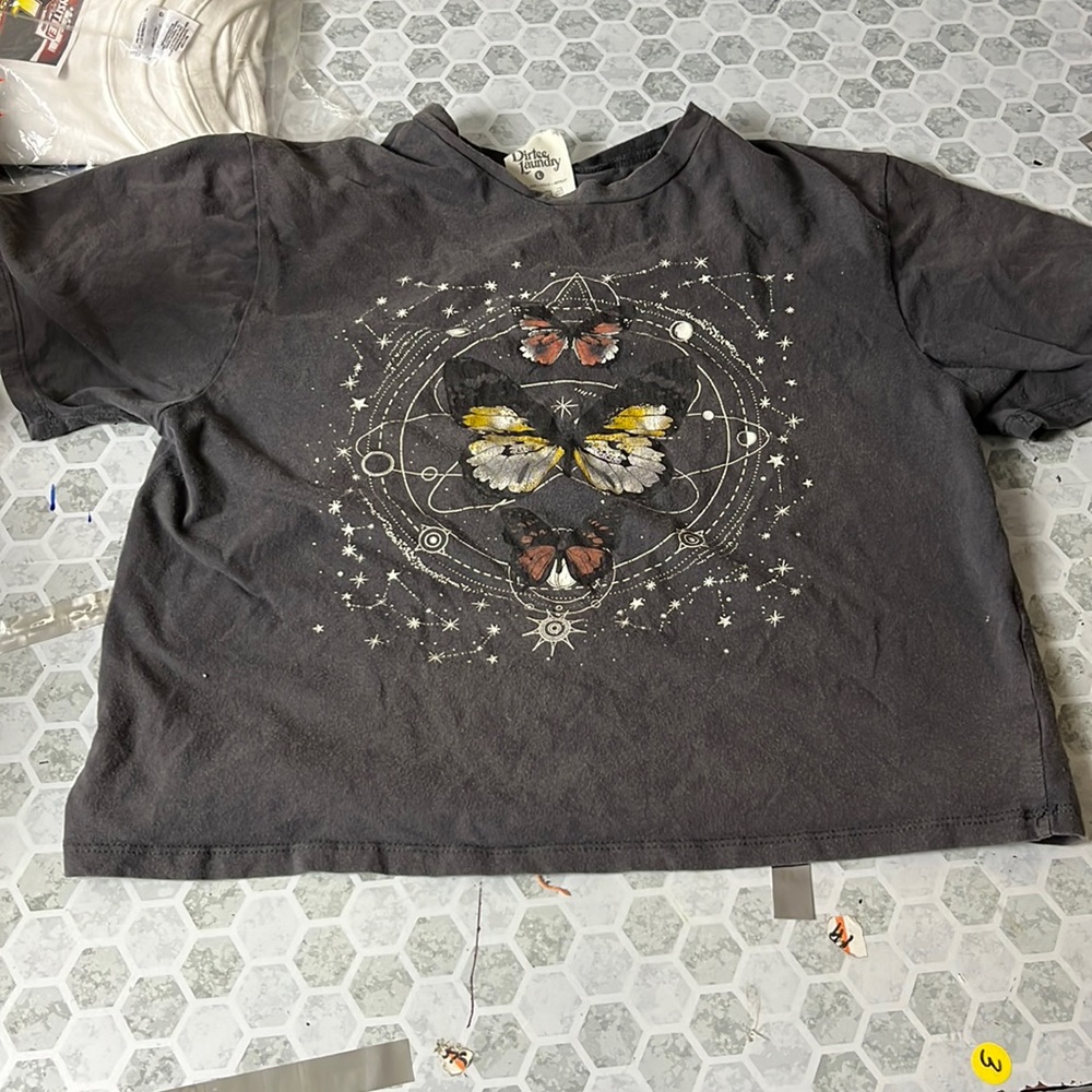 Dirtee Laundry Large Cropped Gray Butterfly Short Sleeve Graphic T